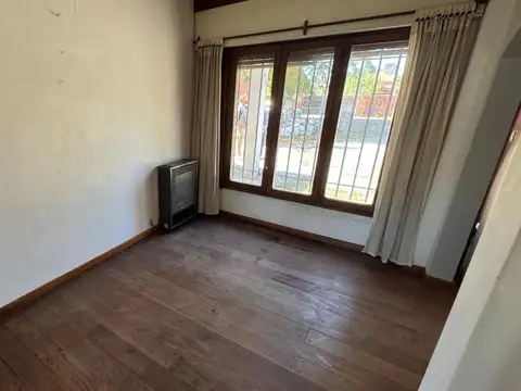 Excelente casa con 1300m2 de terreno en Don Torcuato!