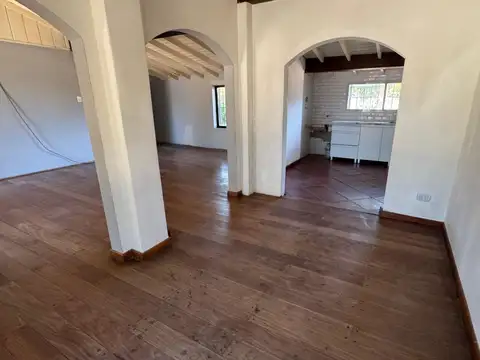 Casa en Alquiler con 3 cocheras