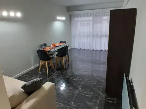 2 Amb. con dependencia al frente - Espacio de cochera