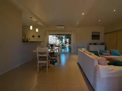 Casa en Venta con 4 cocheras