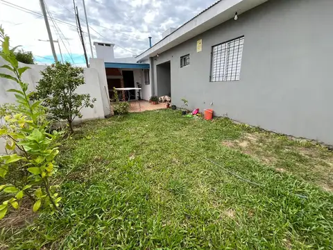 Casa 6 ambientes con 2 baños