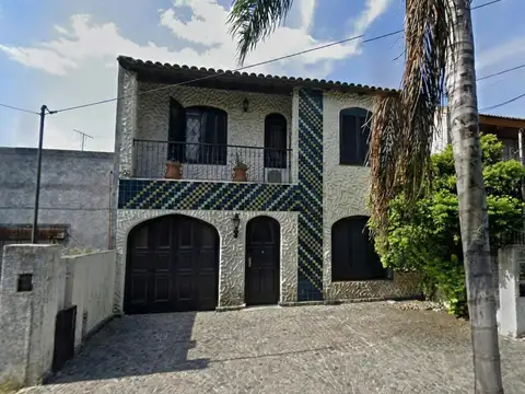 Casa en Venta 6 Ambientes Villa Luzuriaga Reciclada