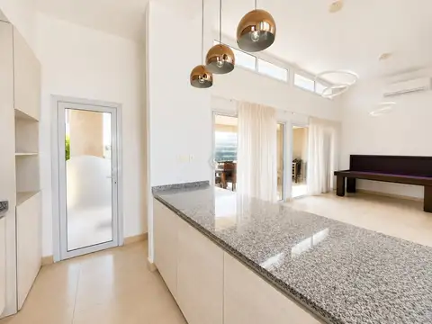 Casa en Alquiler con 1 cochera