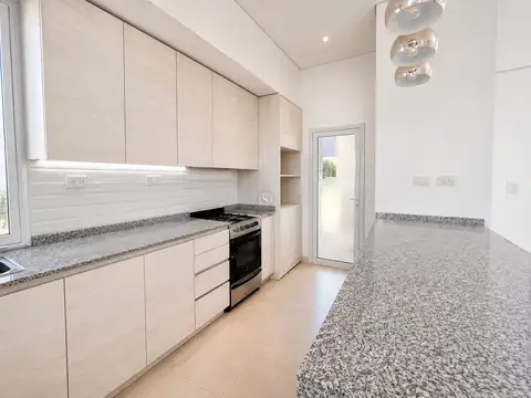 Casa en Alquiler en San Sebastian, USD 1.250
