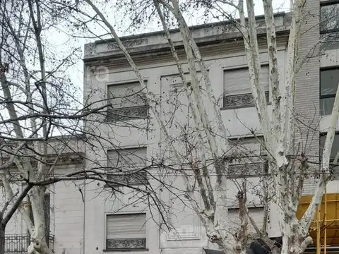 Venta de casa multifuncional en La Plata