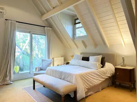 Casa 5 ambientes con 4 baños