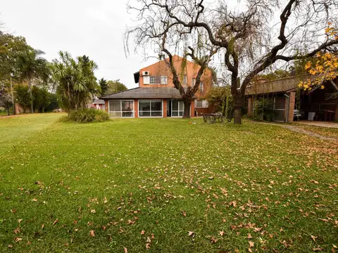VENTA CASA 3 DORMITORIOS 6 LOTES CANCHA DE TENIS