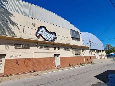 ALQUILER NAVE INDUSTRIAL MERLO OFIC SAL.  3 CALLES