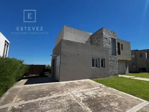 Casa en Venta en El Canton - Norte, USD 360.000