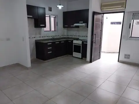 Depto Tipo Casa en Alquiler de 2 ambientes