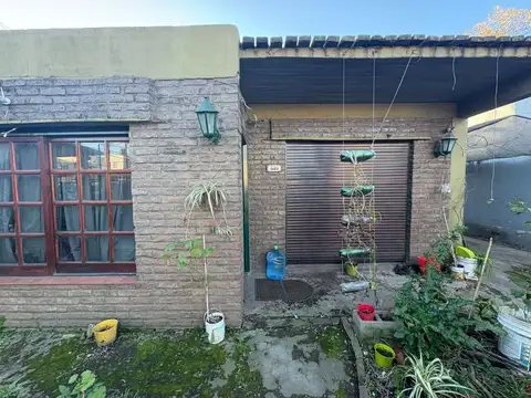 Casa 2 ambientes con 1 baño