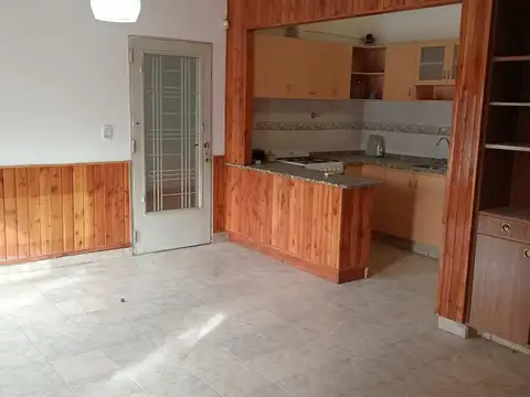 Casa 3 ambientes con 1 baño