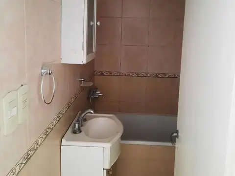 Depto Monoambiente en 2º Piso. Villa Tesei