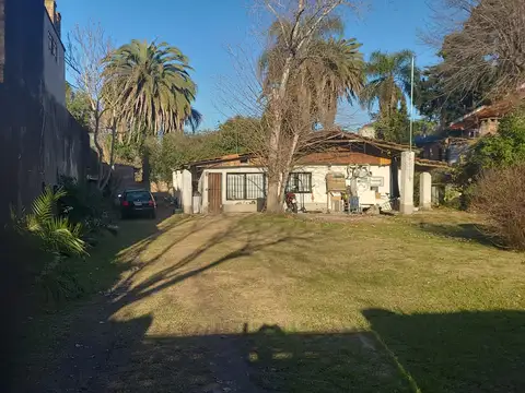 Interesante fracción con edificación a recilar o demoler. Chalet de 1 planta con 2 dormitorios