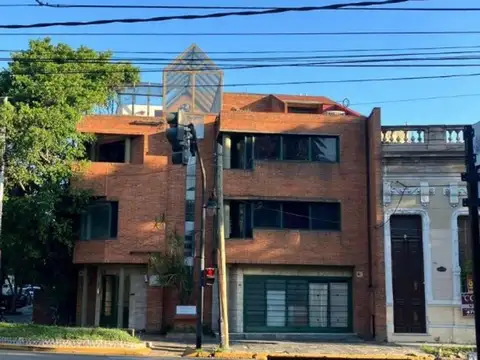 Oficina 5 ambientes con 3 baños