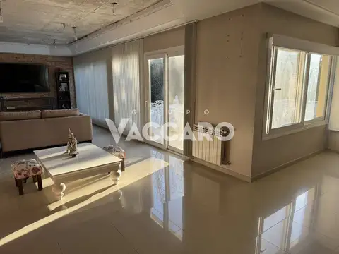 Casa 5 ambientes con 4 baños