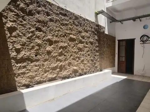 Alquiler. Depósito/Local/Oficina. 300 m². Córdoba y Dorrego.