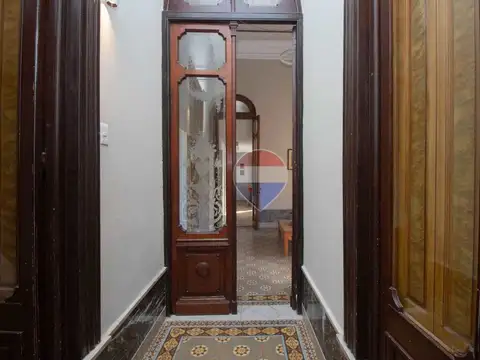 Casa 9 ambientes con 5 baños
