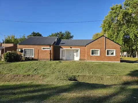 VENTA | Casa de 3 dormitorios con amplio jardín! Antelo