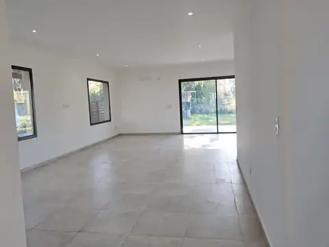 Casa 4 ambientes con 3 baños