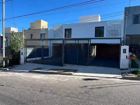 Depto Tipo Casa en Venta de 5 ambientes