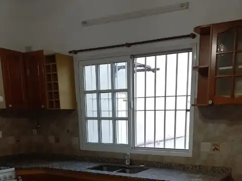 Depto Tipo Casa en Alquiler de 2 dormitorios