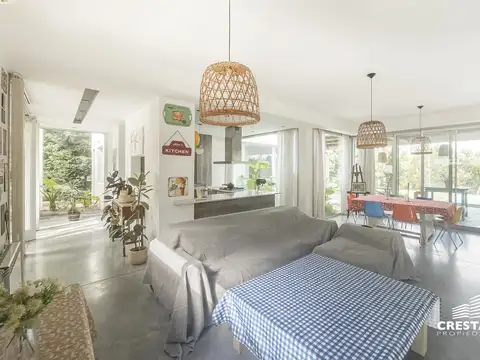 Casa en Venta con 2 cocheras