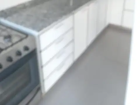 Casa en Alquiler con 2 cocheras