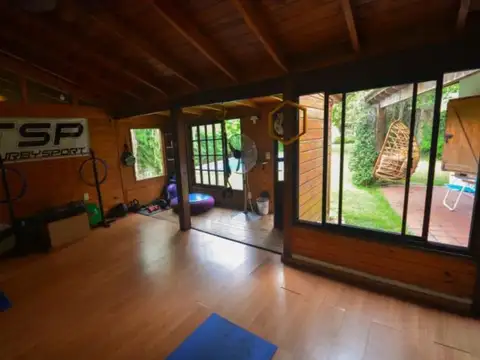 Casa en Venta con 2 cocheras