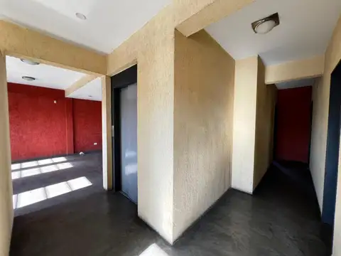 Oficina en Venta con 7 cocheras