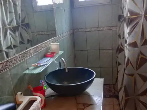 Casa 7 ambientes con 2 baños