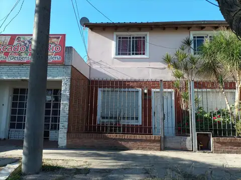 Casa 5 ambientes con 1 baño