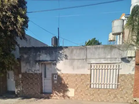 Oportunidad en Barrio Industrial – Casa de 1 dormi + comodin