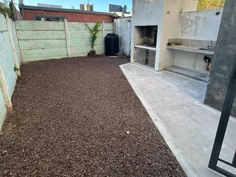 Casa en Alquiler con 1 cochera