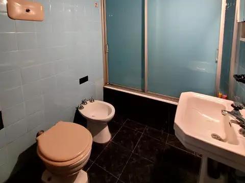 Departamento 6 ambientes con 2 baños