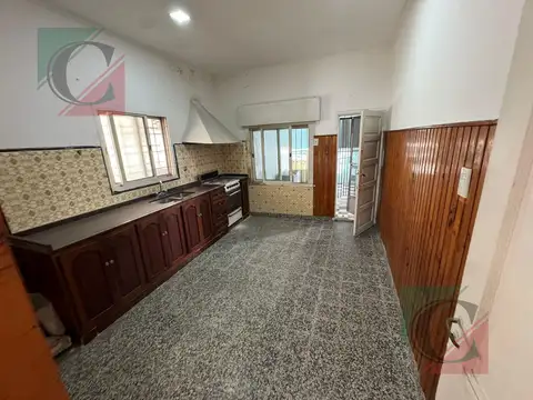 Casa 5 ambientes con 2 baños