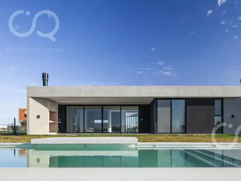 CASA EN VENTA VILLAGE PLAZA