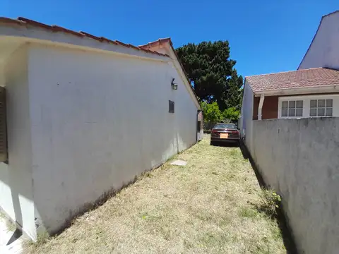 Venta Casa De 3 Ambientes Con Amplio Parque En Mar Del Tuyu Calle 71 Entre 3 Y 4