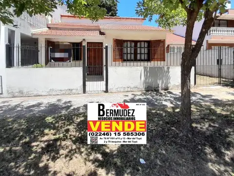 Venta Casa De 3 Ambientes Con Amplio Parque En Mar Del Tuyu Calle 71 Entre 3 Y 4