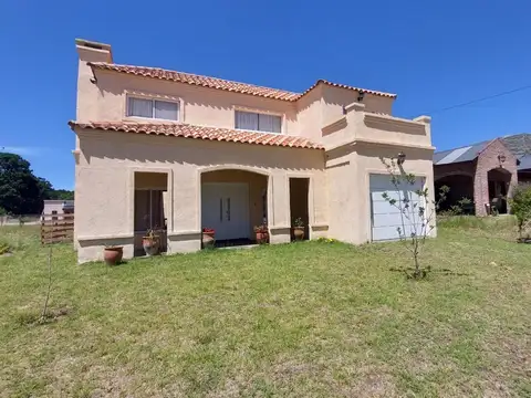 Casa en venta - 4 Dormitorios 3 Baños - Costa del Este