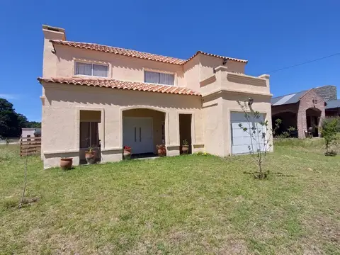 Casa en venta - 4 Dormitorios 3 Baños - Costa del Este