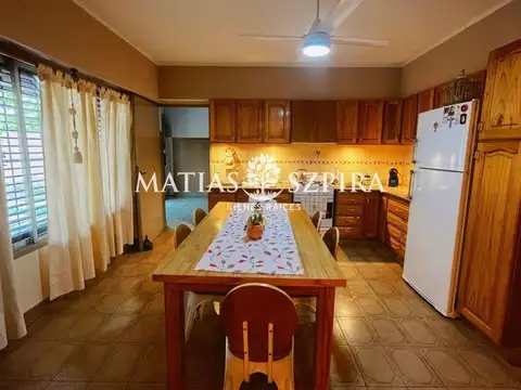 Casa en Venta con 2 cocheras