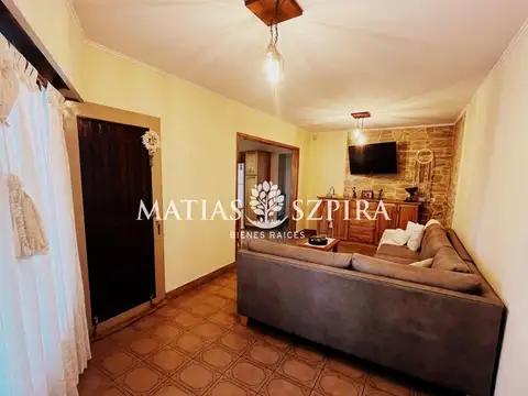 Casa 5 ambientes con 2 baños