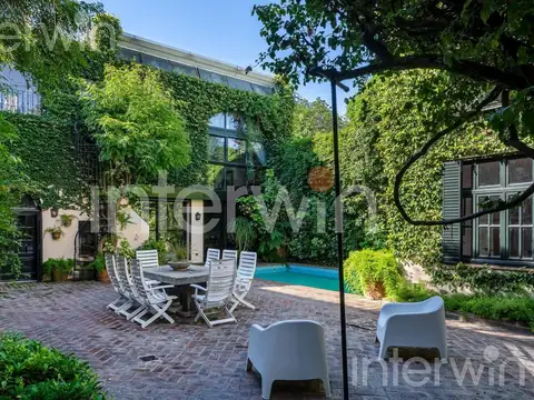 Casa - 11 ambientes - Pileta - Jardín - Cocheras -  Belgrano - VENTA