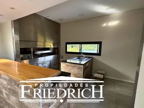 Casa en Venta con 5 cocheras