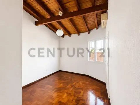 Casa 8 ambientes con 3 baños