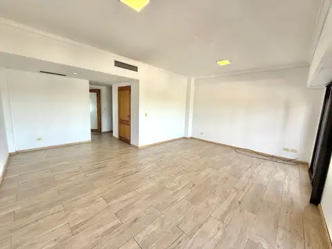 Departamento Piso en Alquiler de 4 Ambientes con Cochera en Quilmes Centro