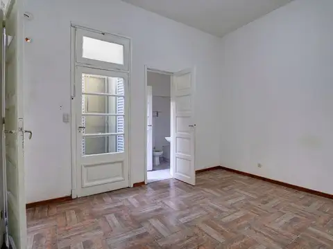 Casa 6 ambientes con 2 baños