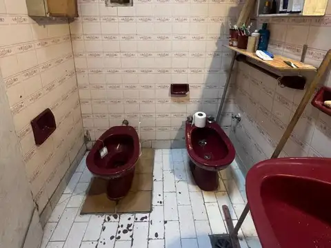 CASA EN LOTE PROPIO (SE ACEPTA PERMUTA EN PARTE DE PAGO)