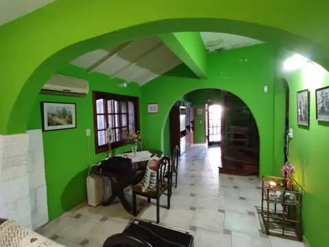 Casa 4 ambientes con 2 baños